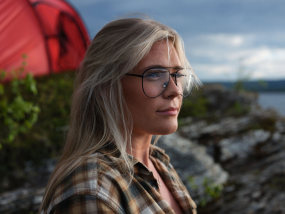 kvinna som funderar på, hur ofta synundersökning